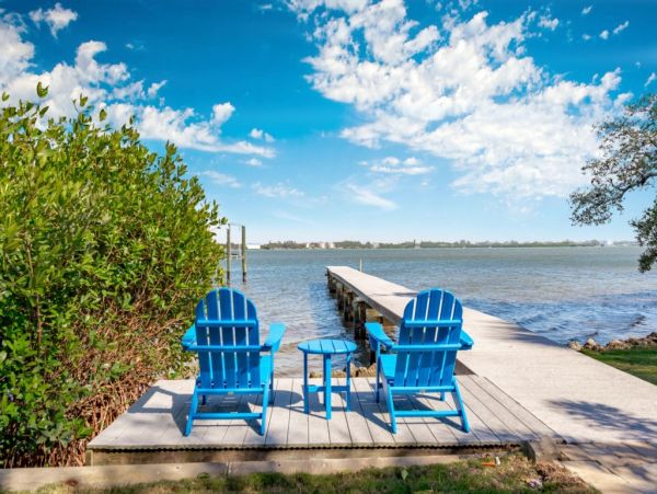 Bayfront Paradise Steps from the Beach in Manasota Key
