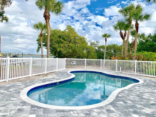 Bayfront Paradise Steps from the Beach in Manasota Key
