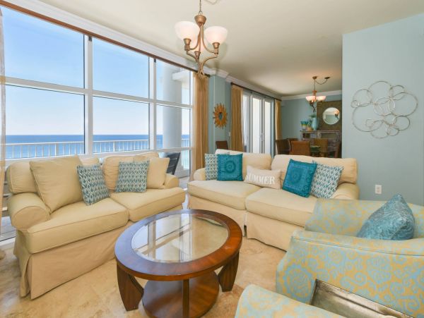 Beachfront Penthouse Sleeps 14