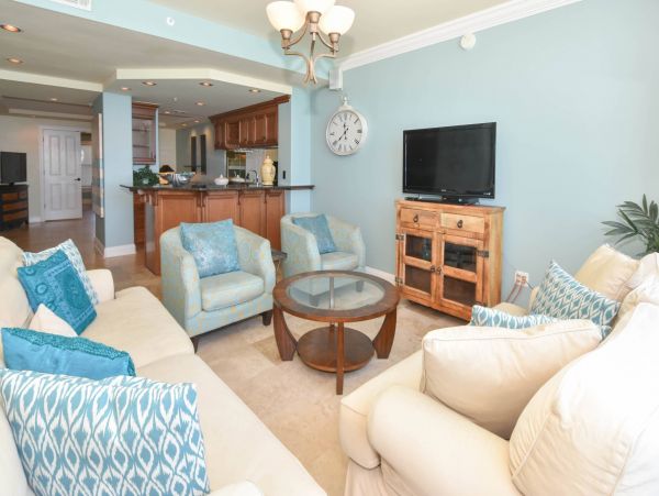 Beachfront Penthouse Sleeps 14