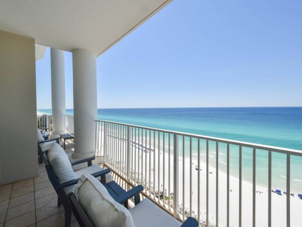 Beachfront Penthouse Sleeps 14
