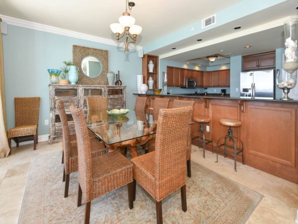 Beachfront Penthouse Sleeps 14