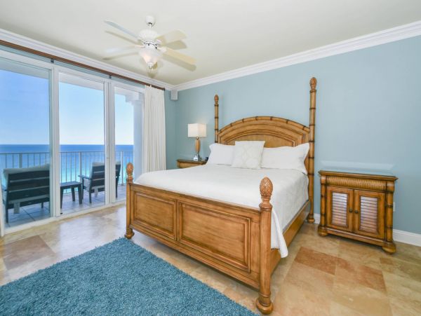 Beachfront Penthouse Sleeps 14
