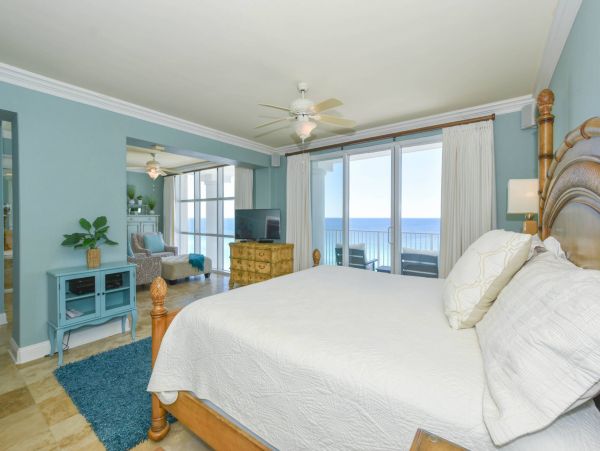 Beachfront Penthouse Sleeps 14