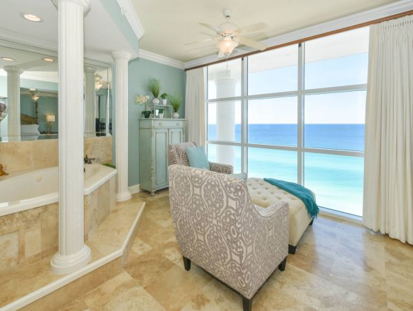 Beachfront Penthouse Sleeps 14