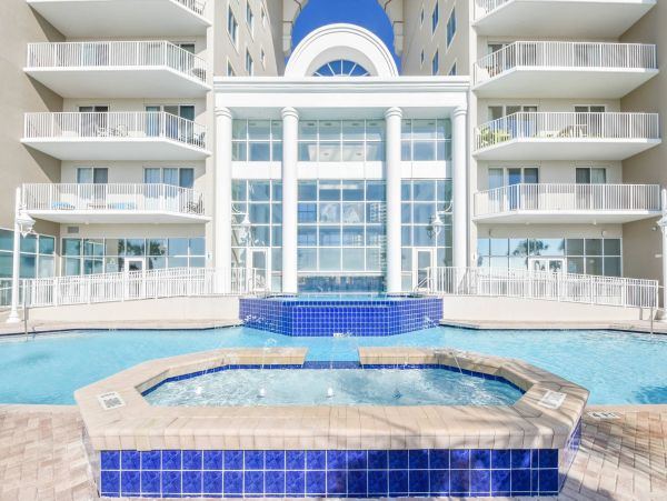 Beachfront Penthouse Sleeps 14