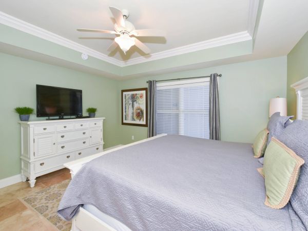 Beachfront Penthouse Sleeps 14