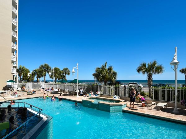 Beachfront Penthouse Sleeps 14