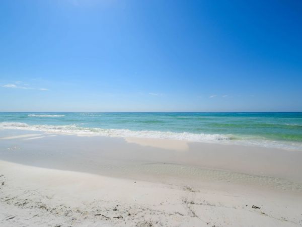 Beachfront Penthouse Sleeps 14