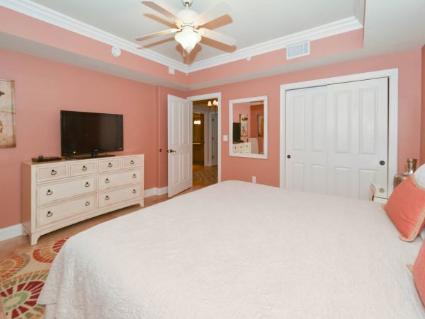 Beachfront Penthouse Sleeps 14