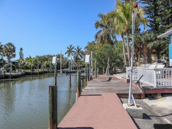 Fort Myers Beach Vacation Rentals - Florida Gulf Coast Luxury Homes with Pool & Canal Access