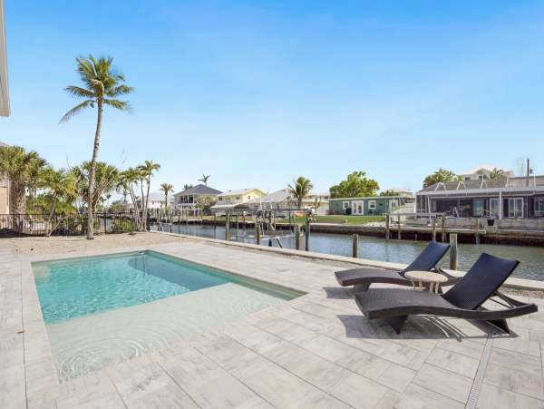 Fort Myers Beach Vacation Rentals - Florida Gulf Coast Luxury Homes with Pool & Canal Access