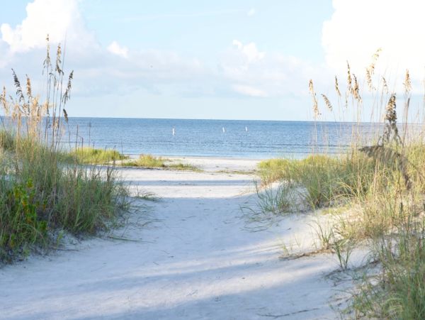 Fort Myers Beach Vacation Rentals - Florida Gulf Coast Luxury Homes with Pool & Canal Access
