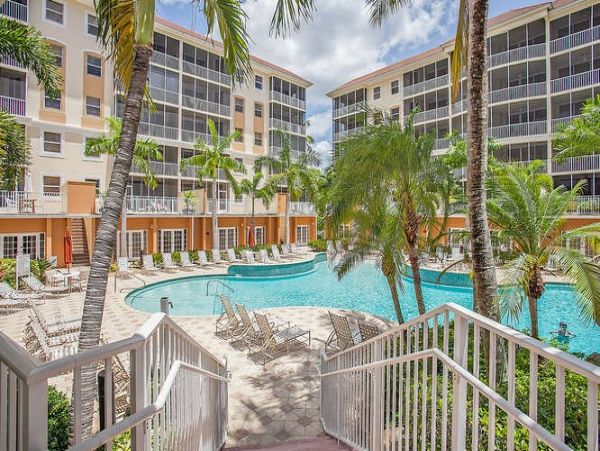 Three Bedroom Near the Beach in Naples