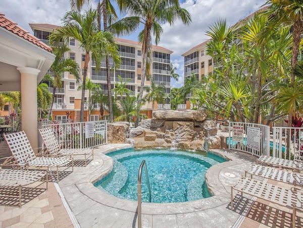 Three Bedroom Near the Beach in Naples