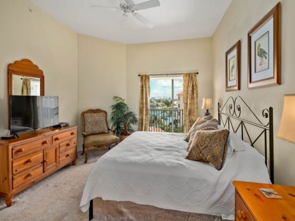 Naples Condo 1010466