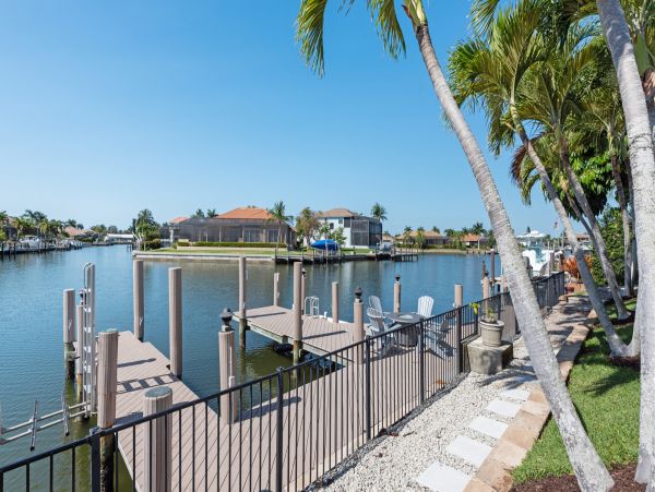 Three Bedroom Pool Vacation Home in Marco Island with Dock