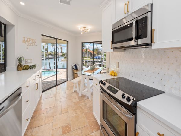 Three Bedroom Pool Vacation Home in Marco Island with Dock