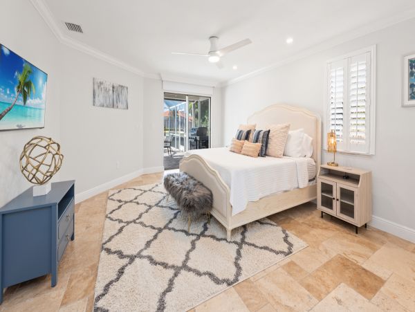 Three Bedroom Pool Vacation Home in Marco Island with Dock