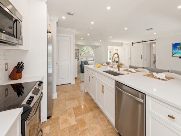 Three Bedroom Pool Vacation Home in Marco Island with Dock