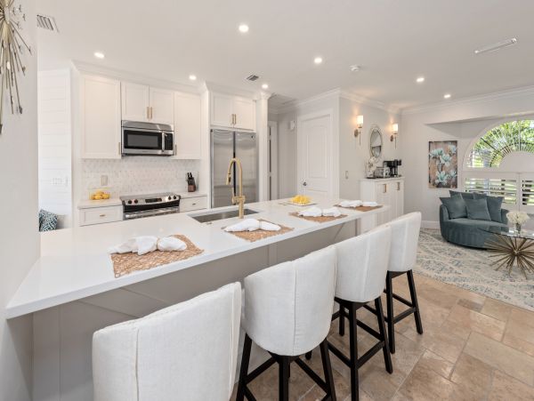 Three Bedroom Pool Vacation Home in Marco Island with Dock