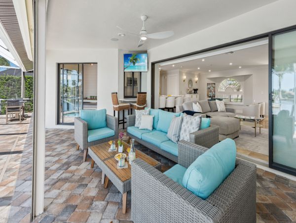 Three Bedroom Pool Vacation Home in Marco Island with Dock