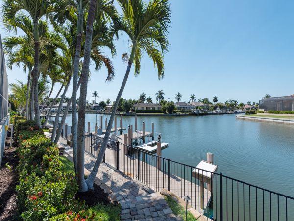 Three Bedroom Pool Vacation Home in Marco Island with Dock