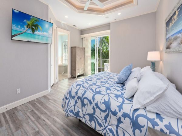 Luxury 3 Bedroom Penthouse in Marco Island Bay View