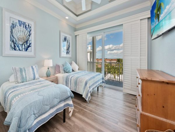 Luxury 3 Bedroom Penthouse in Marco Island Bay View