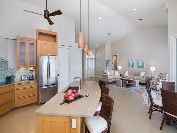 Stunning Waterfront Retrear on Marco Island with Breathtaking Views
