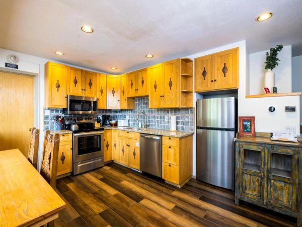 Charming Three Bedroom Townhome Sleeps 9