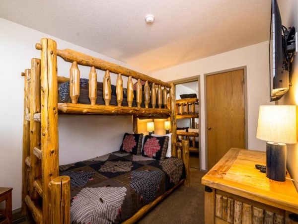 Charming Three Bedroom Townhome Sleeps 9