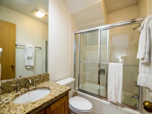 Charming Three Bedroom Townhome Sleeps 9