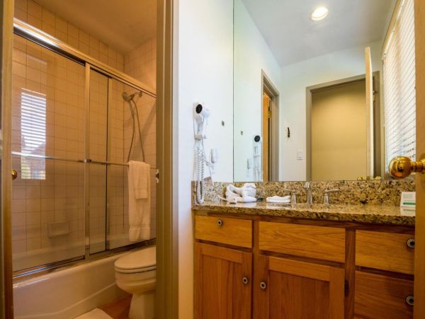 Charming Three Bedroom Townhome Sleeps 9