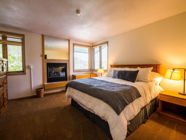 Charming Three Bedroom Townhome Sleeps 9