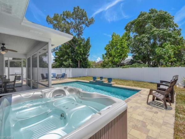 Naples Home 1010520