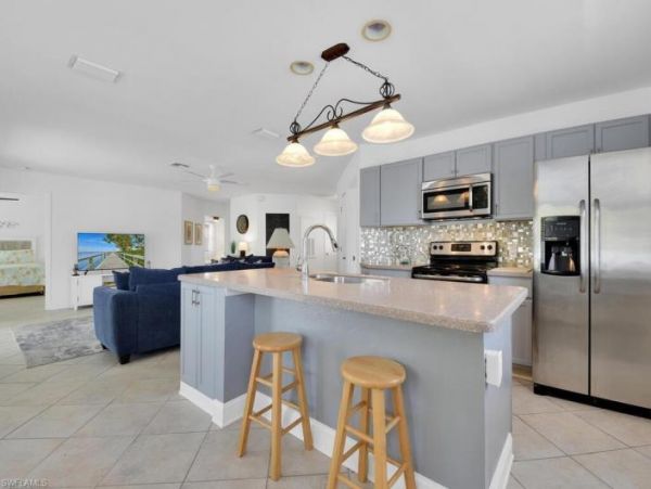 Naples Home 1010520