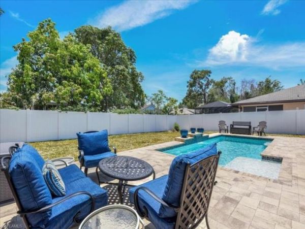 Naples Home 1010520