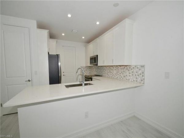 Naples Home 1010522