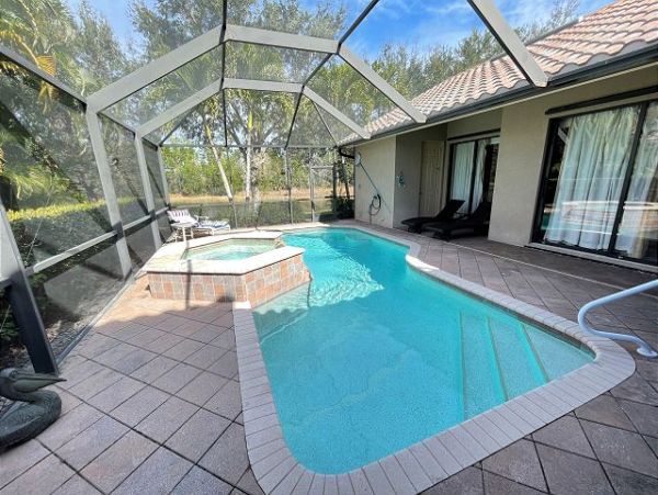 Naples Home 1010556