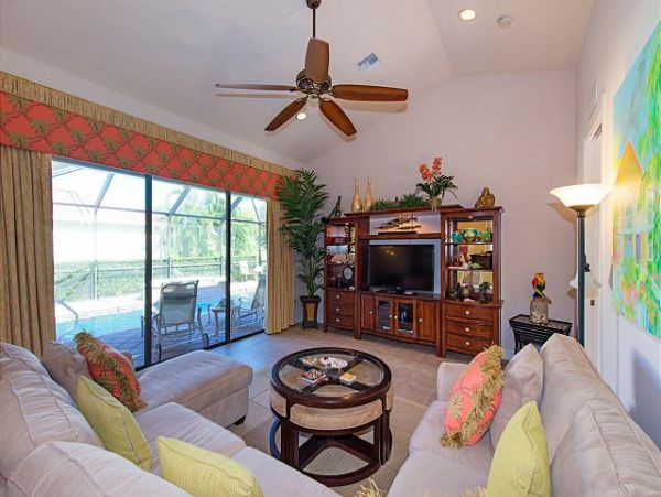 Naples Home 1010556