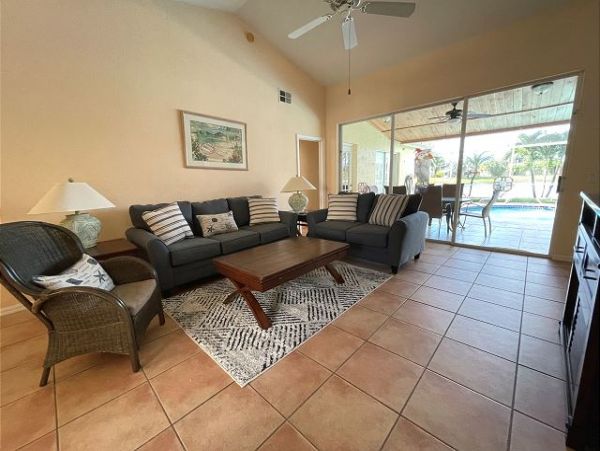 Naples Home 1010558