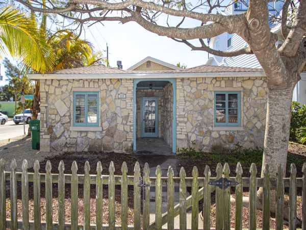 Charming Island Escape: A Classic 