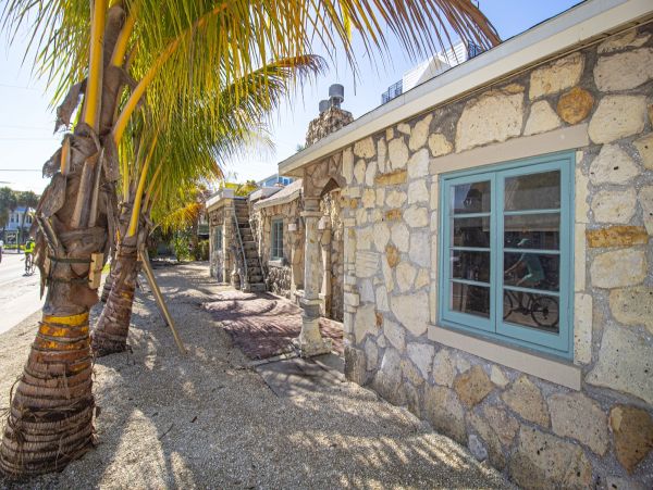 Charming Island Escape: A Classic 