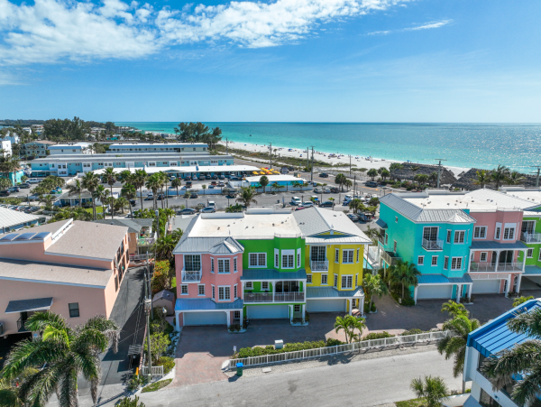 Bradenton Beach Lovely 3 Bedroom Condo Short Walk to Beach
