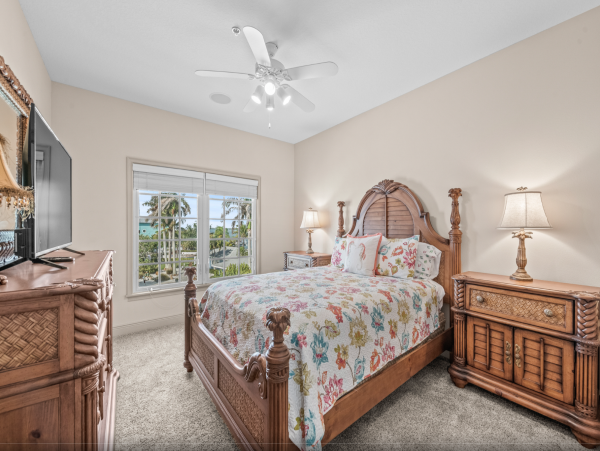 Bradenton Beach Lovely 3 Bedroom Condo Short Walk to Beach