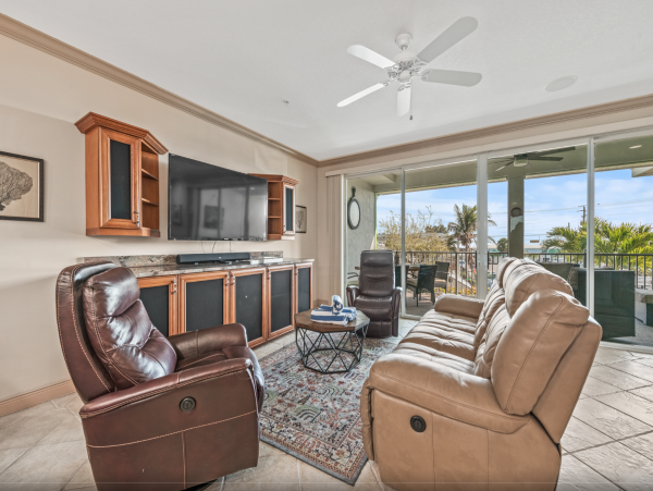 Bradenton Beach Lovely 3 Bedroom Condo Short Walk to Beach