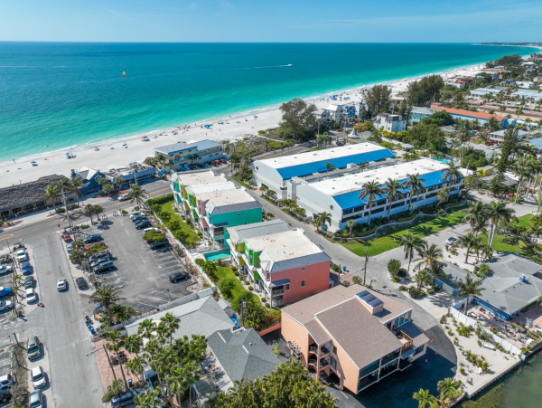 Bradenton Beach Lovely 3 Bedroom Condo Short Walk to Beach