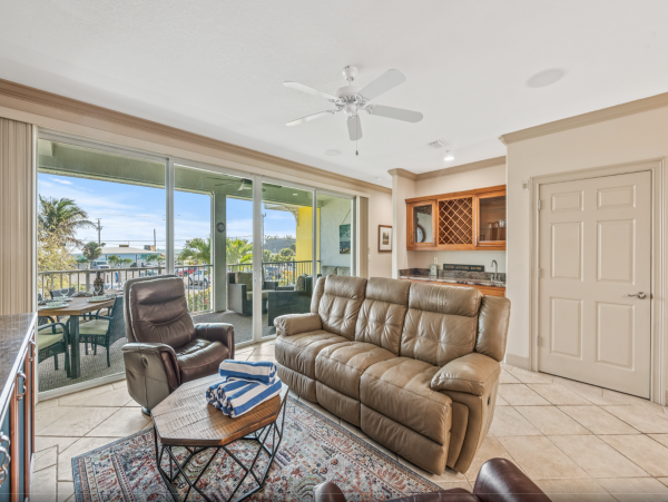 Bradenton Beach Lovely 3 Bedroom Condo Short Walk to Beach