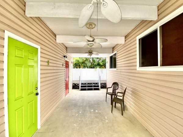 Bradenton Beach 2 Bedroom Condo Walk to Beach